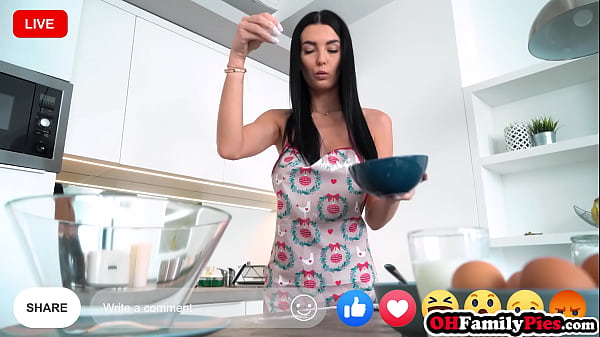 Big tits teen stepsister Simon Kitty cooked hot muffin for stepbro and tried his sweet cock