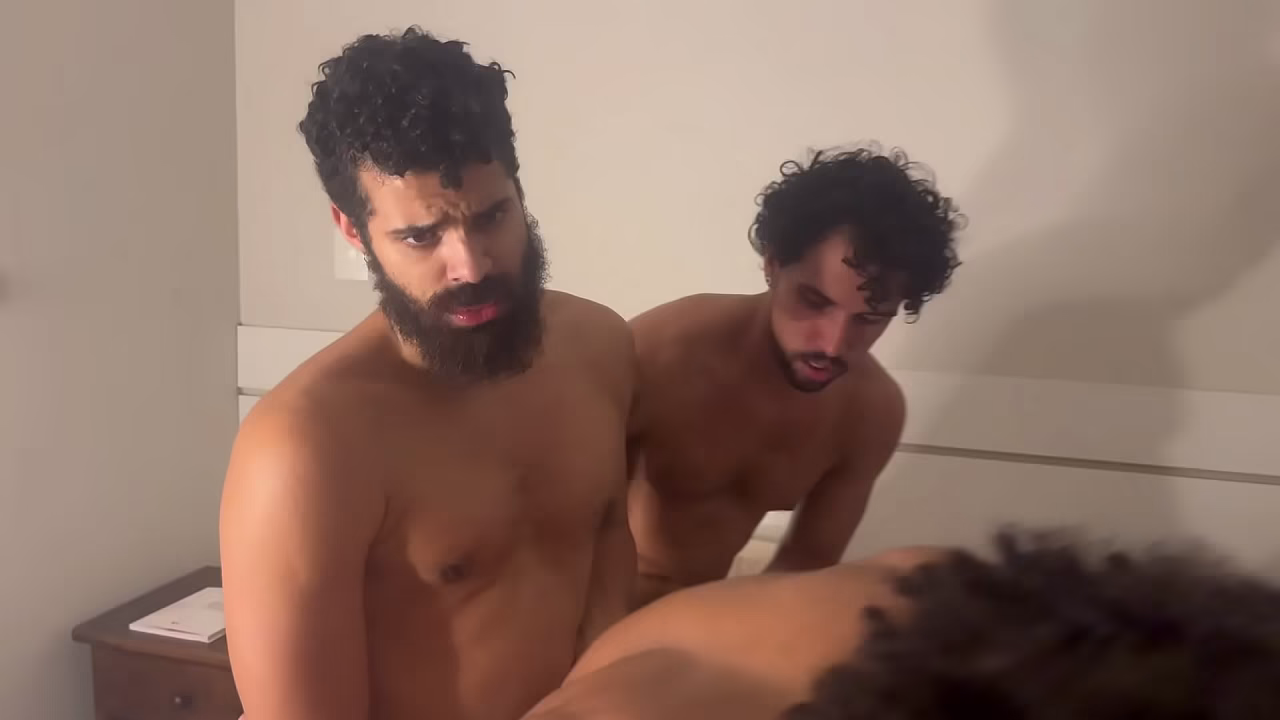 Amigos traviesos intercambiando parejas.
                     brazil big cock monster cock young man fat dick solo boys muchos negros