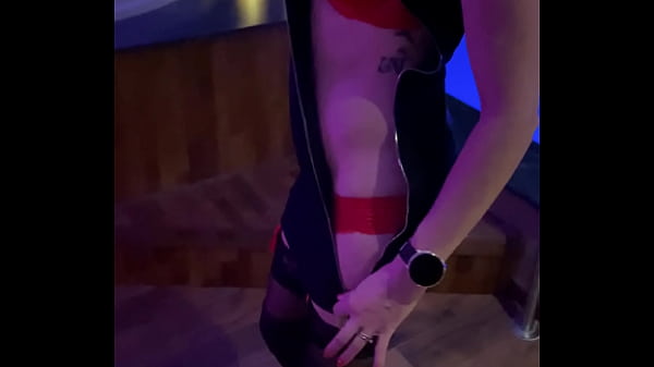 Petite danse pour vous et mon homme bien sûr la suite arrive mais seulement ...