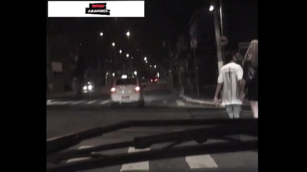 Corno voyeur manda esposa fazer sexo com descon...