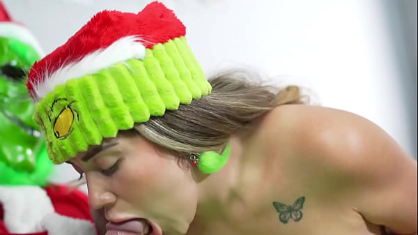 HARDCORE SEX WITH THE GRINCH ON THE HORNIEST CHRISTMAS - SARA BLONDE