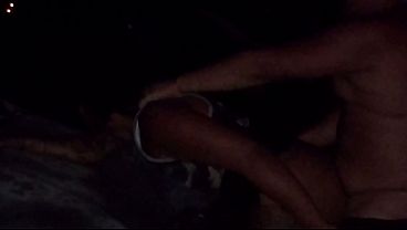 Putinha se exibindo na rua leva estranho pra casa