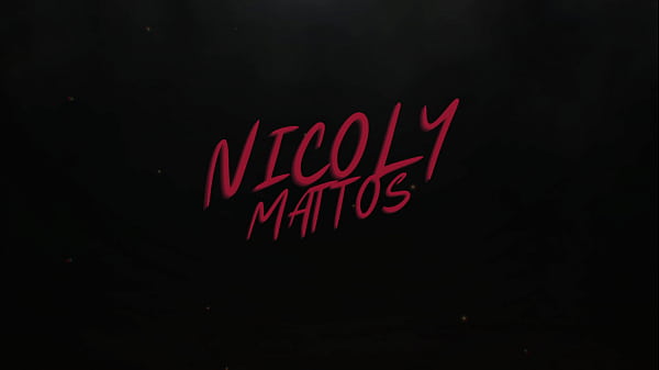 Nicoly Mattos Depila Bucetinha e Cuzinho, Toma Banho de Mangueira e Se Prepara pra Levar Muita Rola