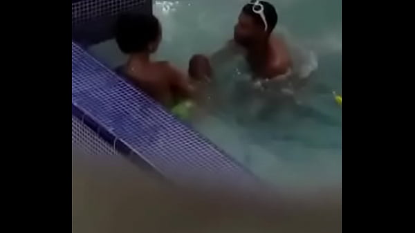 Download Video - de San Pedro de Macoris singando en la piscina