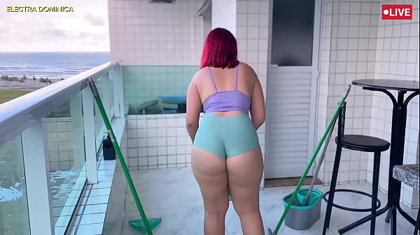 I hired the naughty maid who wears shorts, that ass is delicious, I'm crazy with lust