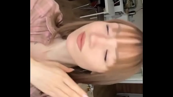 Imagine cumming on this face...