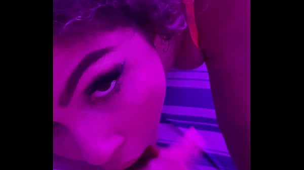 E-GIRL ADORA SEU PLUG ANAL E FUDER NO SEU QUART...