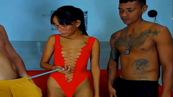 Sharing my girlfriend, my friends have the idea of doing a double penetration while I record.