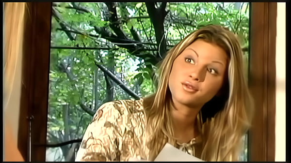 Ela ficou me provocando de saia curta e sem calcinha, botei pra mamar e empurrei tudo no cuzinho at&eacute; encher de leite.