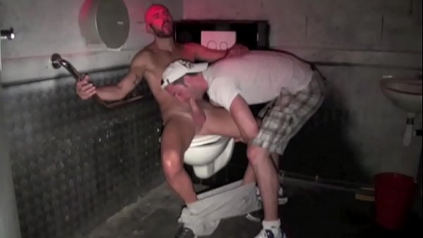 768 twi striaght friend fuck and suck in a disc...