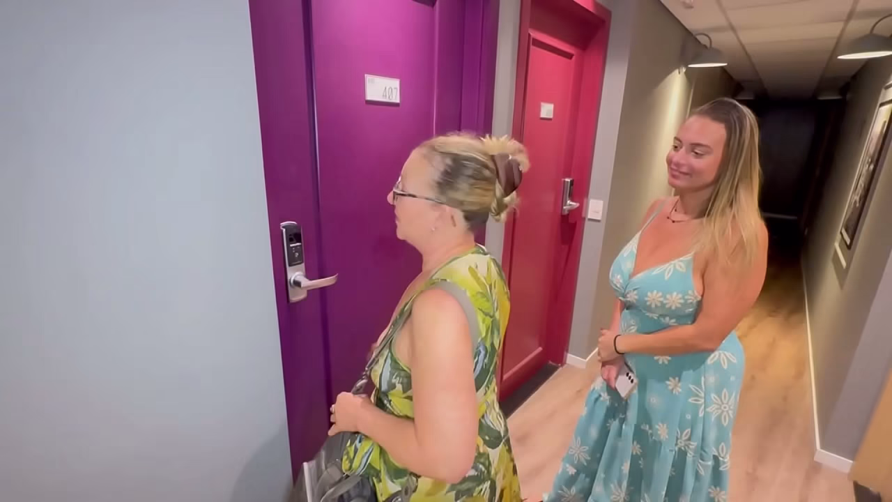 MASSAGEM COM MILF PART 2. Fiz massagem na mam&atilde_e agora ela troxe a filha casadinha pra relaxar bem gostoso com o massagista Pret&atilde_o Pirocudo (COMPLETO NO RED)