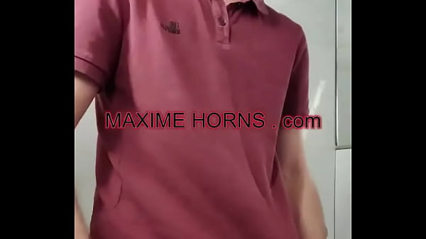 comment cacher cette grosse bite...je sais pas si le t-shirt c'est une bonne idée ?how to hide this big dick...i don' ...