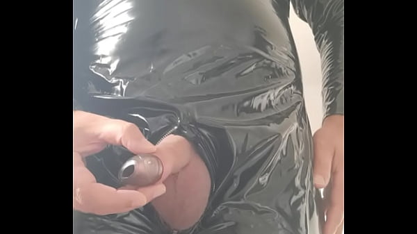 Download Video - jpfrenchiebdsm - BDSM - Foreskin dilatation play and bdsm suit