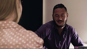 TEENFIDELITY ハンナ・ヘイズがシャワーで激しくファックされる