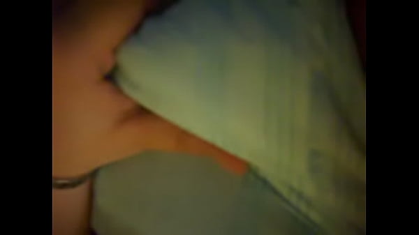 Jenny masturbiert in Ihrer Windel