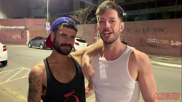 Download Video - Ca&ccedil;ando sexo nas ruas de S&atilde;o Paulo&comma; com o Fernando Brutto&period; XV&Iacute;DEOS RED