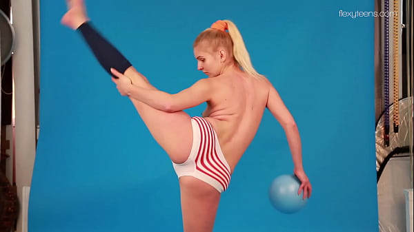 Mischele Lomar hottest flexible nude babe