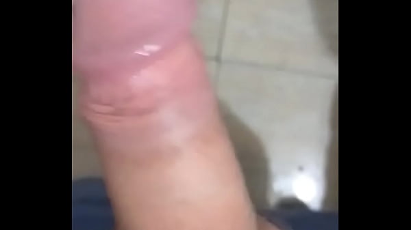 Erectando mí verga cabezona