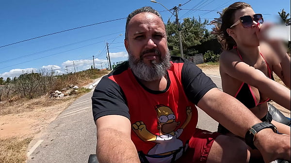 Download Video - Ma Santos com a Carona do Ted no Buggy na praia do Futuro Cear&aacute;