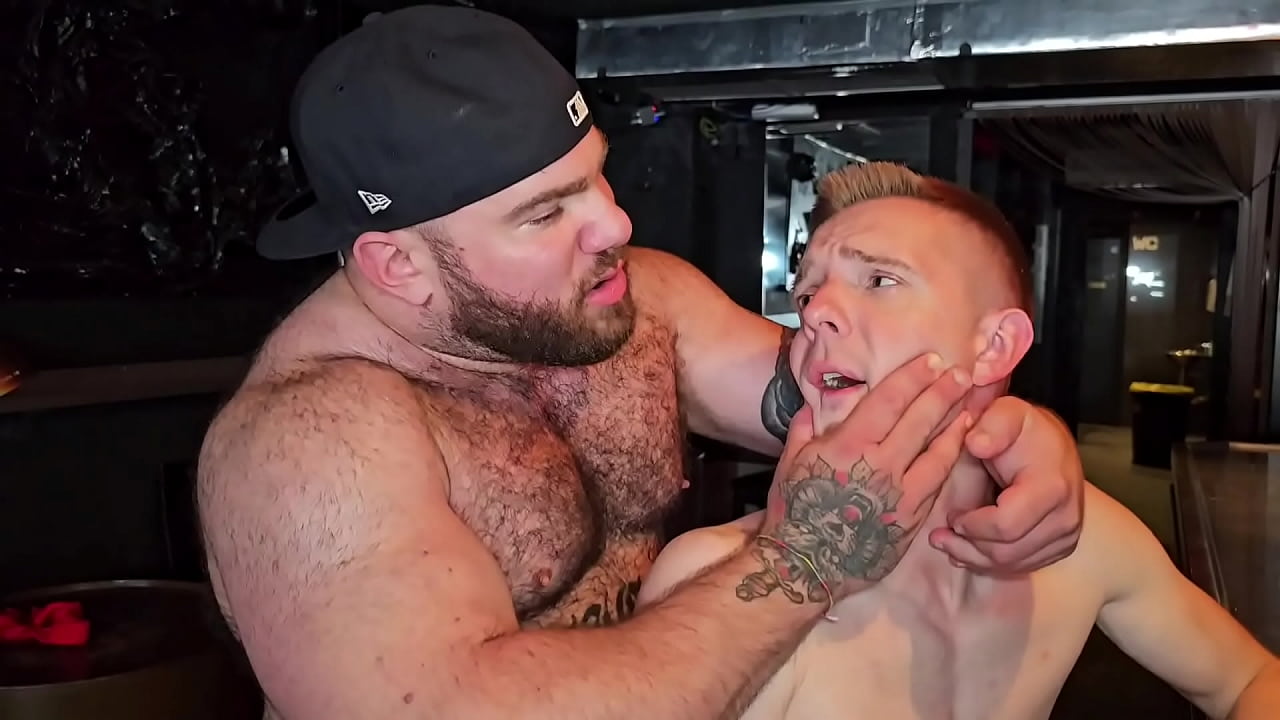 Mis fantasías de osos en Sitges
                    anal sexy pornstar deep throat ass licking kissing ass to mouth gay bareback bear big cock spain barcelona beard 1 on 1 gay blowjob deep kissing male on male muscular body raw gay gay encouragement muchos negros