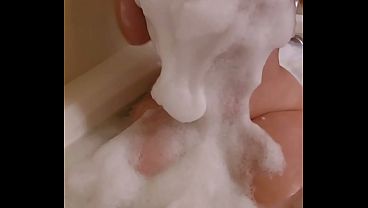 a thick mute girl to fuck in the bath