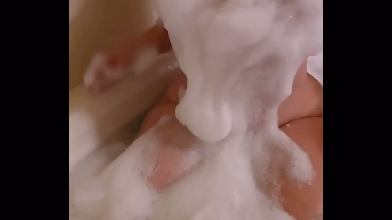 a thick mute girl to fuck in the bath