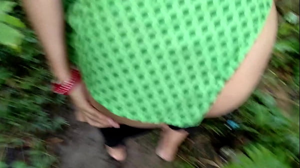 Aunty peeing outside house was quickly fucked in an open place