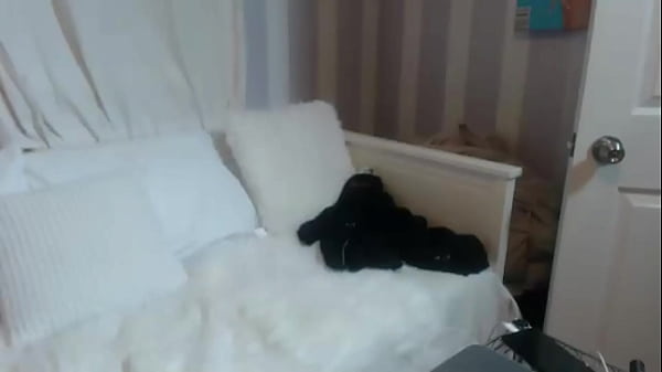 Oily Asian Gal Maxine X Plays With Herself IN Solo Performance!