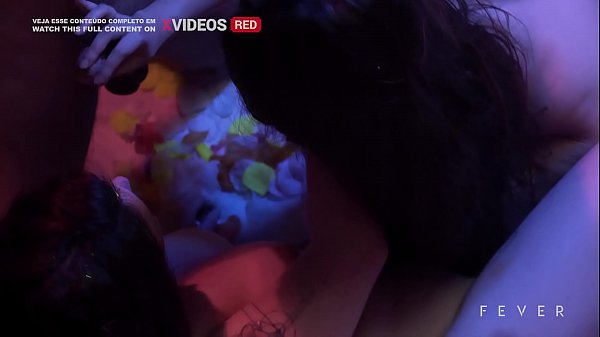 Two brand new ones in their first menage - TRAILER FILME BLOOM