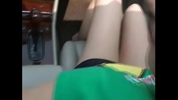 Horny chick sucks her hubby while he is driving a car