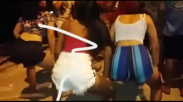 Gostosa dançando bem delicia