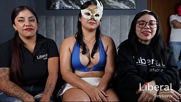 CHICA CULONA TIENE SU PRIMER TRIO