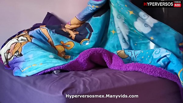 Download Video - Entra en la habitaci&oacute;n de su rommie escansaba&comma;por poco se da cuenta y es descubierto