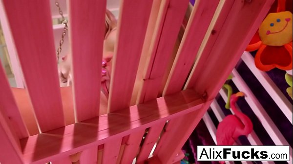 Surreal Swing solo with Alix Lynx in her daisy dukes