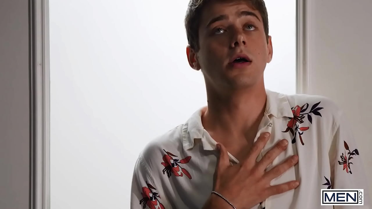 Joey Mills le lame el culo a su compañero de cuarto Spikey Dee y lo trata con una mamada sensual antes de meterle la polla dentro del culo - HOMBRES
                    blowjob doggystyle ass licking cum on ass gay men rimming big cock roommates self sucking riding dick thick cock bed sex side fuck raw fuck hairy dick bareback fuck pile driving muchos negros