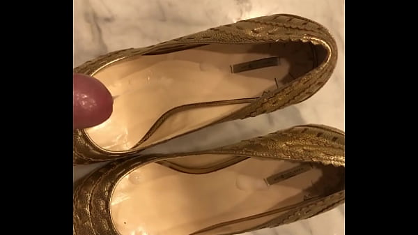 Max shoes cumshot
