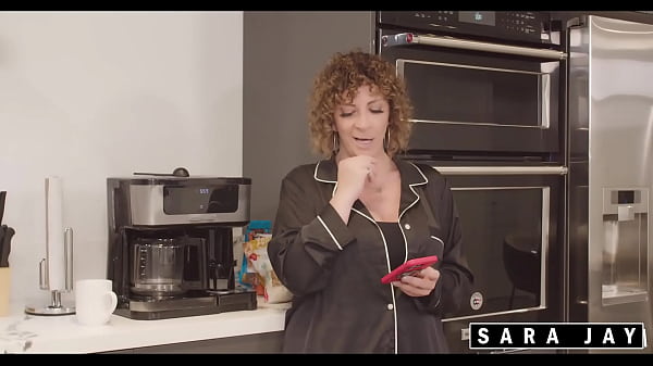 Extra Creamy Latte Delivery! Sara Jay Gets Fucked By Hollywood!