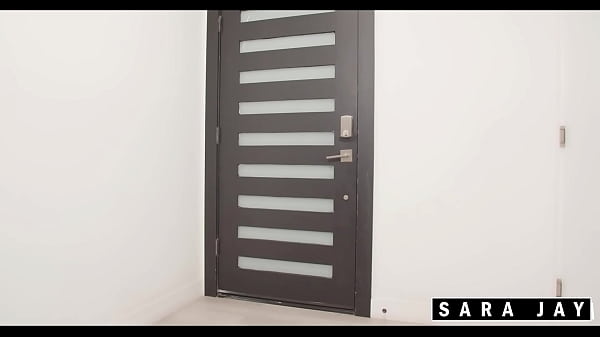 Extra Creamy Latte Delivery! Sara Jay Gets Fucked By Hollywood!