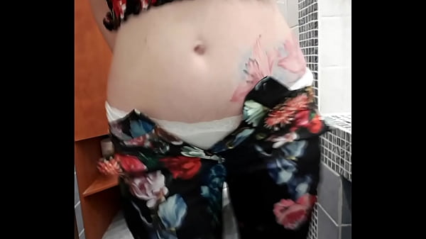 Outdoor deperation big pee mess