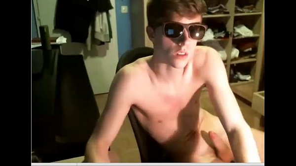 Danish 18 Yo Twink Boy & Jouer Une Bite Sur Une Chaise De Bureau Avec Ejaculation (4)