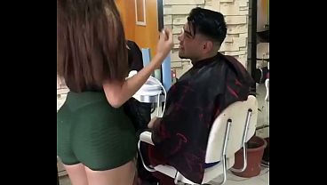 I needed a haircut and went to the girl I like, and when I saw her I got super hard because she greeted me wearing super tight clothes that showed off her tits and her nice ass, so I wanted to penetrate her until I filled her with semen