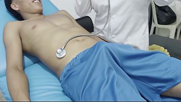 Unscrupulous nurse has sex with 18-year-old patient to get free collagen at the hospital