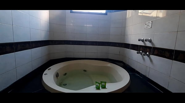 Vivi Guedez mostrando a sua mansão