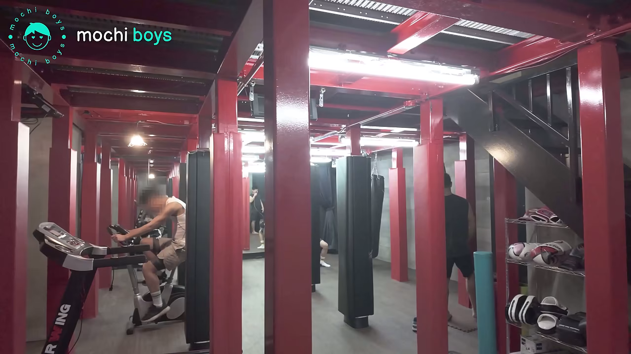 Orgia en el gimnasio
                        naked fetish gay male young man uncut cock muchos negros