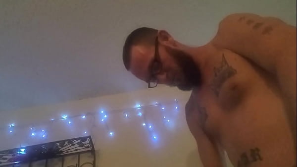 thumb wifed face down