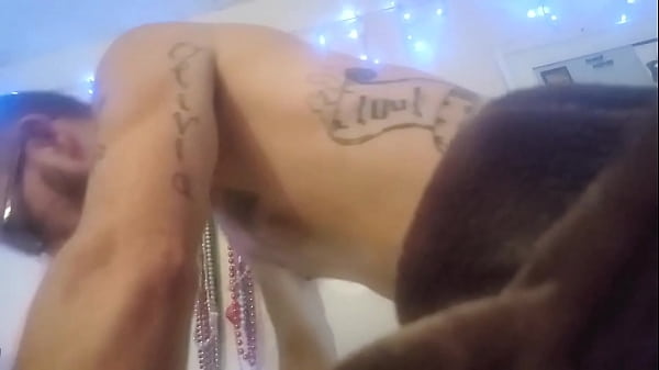 thumb wifed face down