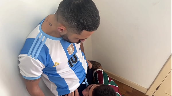 Download Video - argentina vs brasil termina con el culo del brasilero lleno de leche