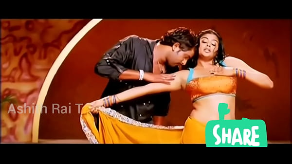 Priyamani Cleavage, Navel Show and Boobs Squeezed.