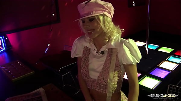 Blonde newspaper deliverer sets her eyes on a club where she hopes to be pummeled