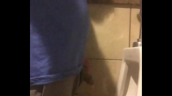 gym spy pissing big cock